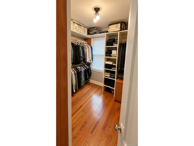 Charming detached Tudor style one family home in Jamaica Hills - photo 12