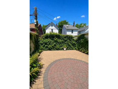 Charming detached Tudor style one family home in Jamaica Hills - photo 17
