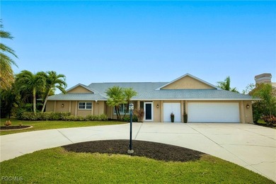 DIRECT Sailboat Access | 2950 Sq Ft | Pool & Spa | 160' of - photo 4
