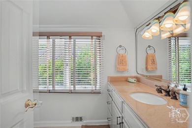 Exceptional privacy and an unbeatable location in Oakridge at - photo 41