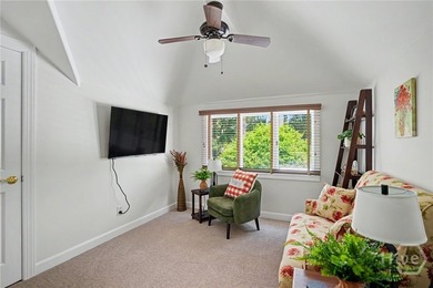 Exceptional privacy and an unbeatable location in Oakridge at - photo 42
