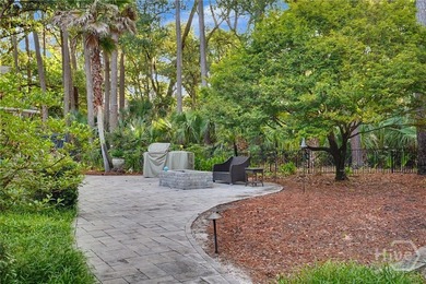 Exceptional privacy and an unbeatable location in Oakridge at - photo 44