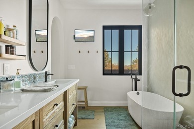 Stunning 4-Bedroom, 3-Bath home with Lake & Ski Slope Views in - photo 15