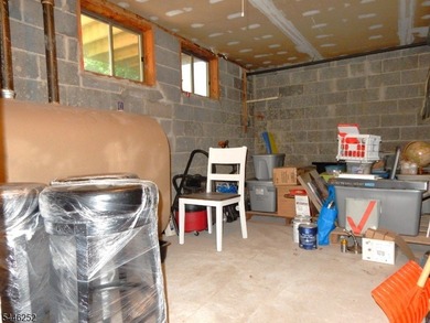 A MUST SEE BEAUTIFULLY RENOVATED 1 BEDROOM, 1 FULL BATH UNIT - photo 15