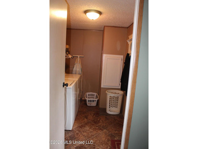 Spacious country living with room to grow! This well-maintained - photo 19