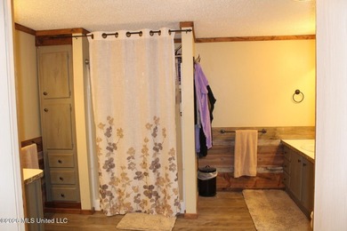 Spacious country living with room to grow! This well-maintained - photo 38