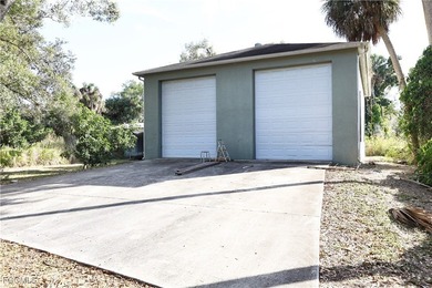 Double RV GARAGE, detached from 3 bedroom home on just under an - photo 1