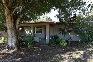 Double RV GARAGE, detached from 3 bedroom home on just under an - photo 3