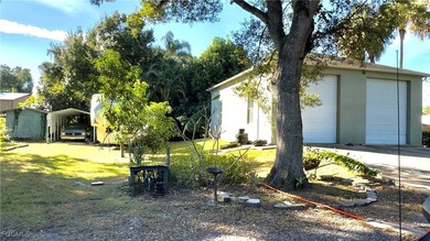 Double RV GARAGE, detached from 3 bedroom home on just under an - photo 5