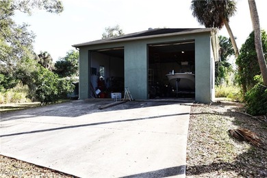 Double RV GARAGE, detached from 3 bedroom home on just under an - photo 7