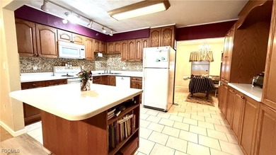 Double RV GARAGE, detached from 3 bedroom home on just under an - photo 8