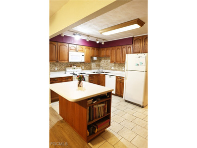 Double RV GARAGE, detached from 3 bedroom home on just under an - photo 9