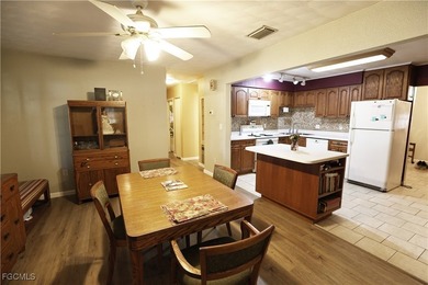 Double RV GARAGE, detached from 3 bedroom home on just under an - photo 10