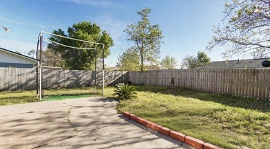 Spacious two-story home located in the established Venetian - photo 13