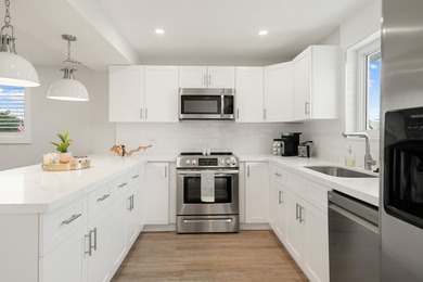 Resort-style living just got better! Turnkey waterfront living - photo 15