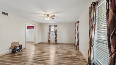 Spacious two-story home located in the established Venetian - photo 20