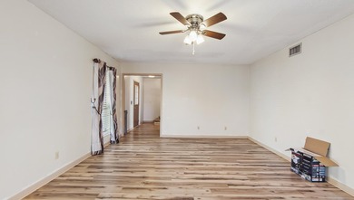 Spacious two-story home located in the established Venetian - photo 21