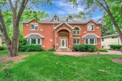 Lake Home Sale Pending in Mundelein, Illinois