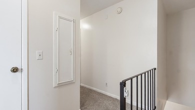 Spacious two-story home located in the established Venetian - photo 32