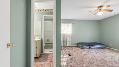 Spacious two-story home located in the established Venetian - photo 40