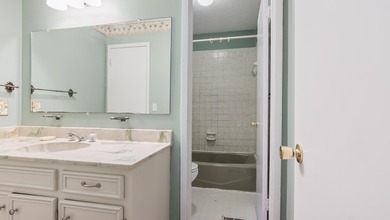 Spacious two-story home located in the established Venetian - photo 41
