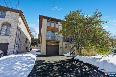 Hudson River Home For Sale in Fort Lee New Jersey