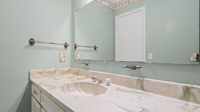 Spacious two-story home located in the established Venetian - photo 43