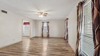 Spacious two-story home located in the established Venetian - photo 46