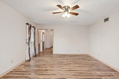 Spacious two-story home located in the established Venetian - photo 47