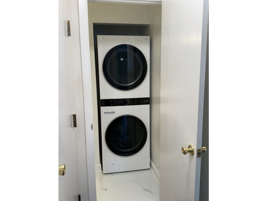 1st Floor Unit Newly Updated! Secure Entrance! The kitchen - photo 7