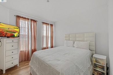Freshly Reintroduced! Modern Comfort in Durant Square - Updated - photo 11