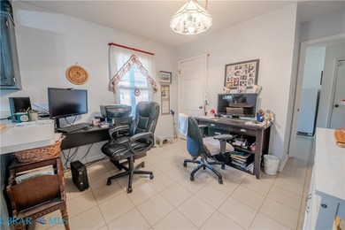 WATERFONT HOME WITH OVERSIZED GARAGE This charming 3 bedroom - photo 13