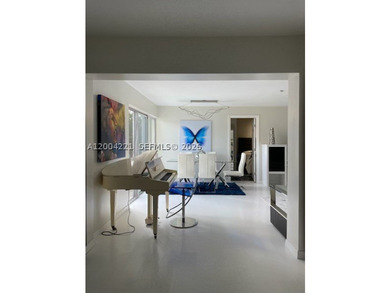 Fantastic remodeled 3/2 with open floor plan and natural light - photo 3