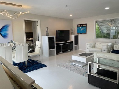 Fantastic remodeled 3/2 with open floor plan and natural light - photo 4