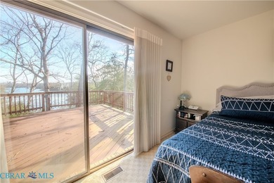 WATERFONT HOME WITH OVERSIZED GARAGE This charming 3 bedroom - photo 15