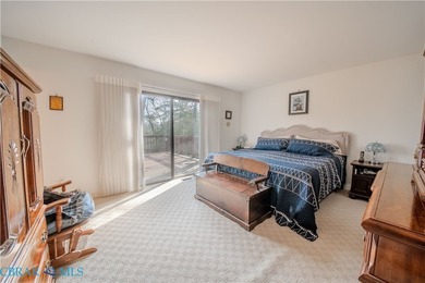WATERFONT HOME WITH OVERSIZED GARAGE This charming 3 bedroom - photo 16