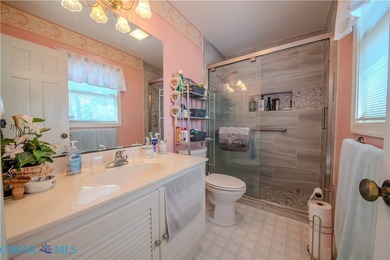 WATERFONT HOME WITH OVERSIZED GARAGE This charming 3 bedroom - photo 17