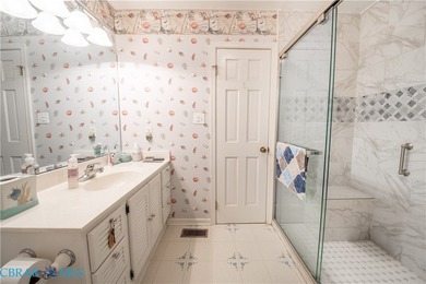 WATERFONT HOME WITH OVERSIZED GARAGE This charming 3 bedroom - photo 19