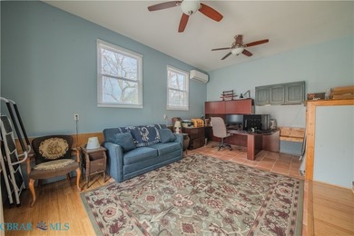 WATERFONT HOME WITH OVERSIZED GARAGE This charming 3 bedroom - photo 23