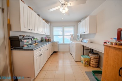 WATERFONT HOME WITH OVERSIZED GARAGE This charming 3 bedroom - photo 26