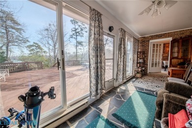 WATERFONT HOME WITH OVERSIZED GARAGE This charming 3 bedroom - photo 28
