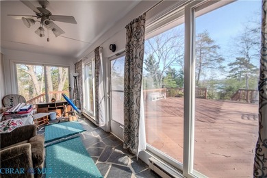 WATERFONT HOME WITH OVERSIZED GARAGE This charming 3 bedroom - photo 29