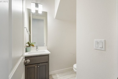 Beautiful Like-New Wilsonville Home! Built in 2021, this - photo 31