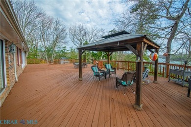WATERFONT HOME WITH OVERSIZED GARAGE This charming 3 bedroom - photo 34