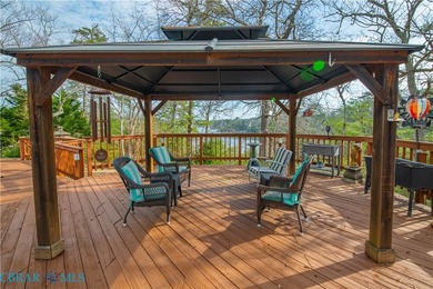WATERFONT HOME WITH OVERSIZED GARAGE This charming 3 bedroom - photo 35