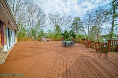 WATERFONT HOME WITH OVERSIZED GARAGE This charming 3 bedroom - photo 36