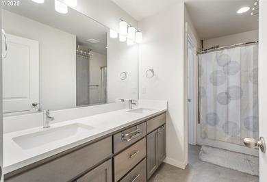 Beautiful Like-New Wilsonville Home! Built in 2021, this - photo 36