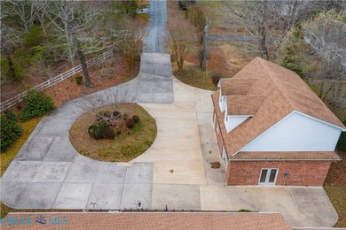 WATERFONT HOME WITH OVERSIZED GARAGE This charming 3 bedroom - photo 43