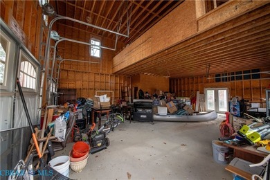 WATERFONT HOME WITH OVERSIZED GARAGE This charming 3 bedroom - photo 44