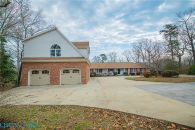 WATERFONT HOME WITH OVERSIZED GARAGE This charming 3 bedroom - photo 45
